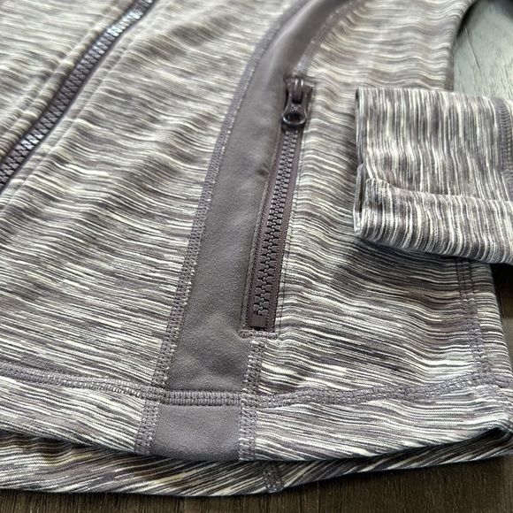 Lululemon zip up jacket size 6 - Picture 3 of 9